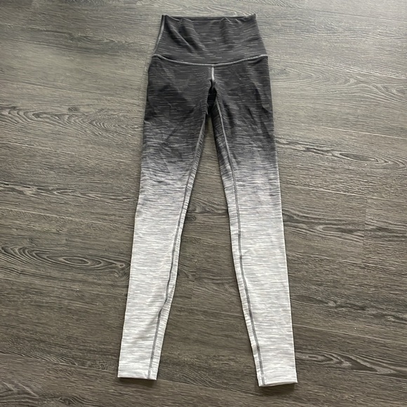 Sz6 Lululemon Hi-Rise Wunder Under Ombré Melange 31” grey/black leggings. EUC - Picture 6 of 11